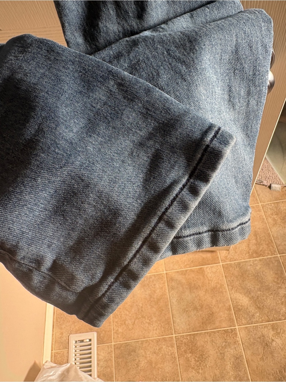 Tommy Hilfiger Light Wash High-Rise  Jeans. So soft!!! 30x30 - Picture 6 of 6